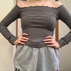 Hollister Grey and White Top